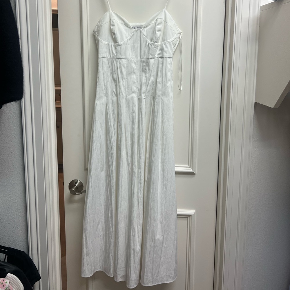 White Zara midi-dress. Worn once. Size M. Perfect condition.